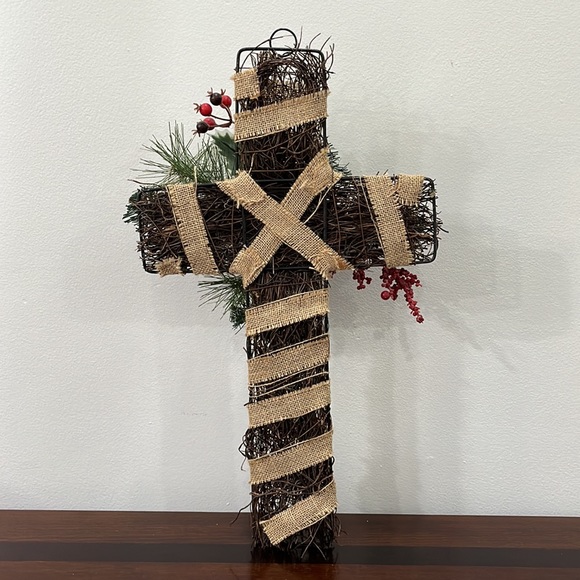 Cross Wreath - Picture 4 of 9